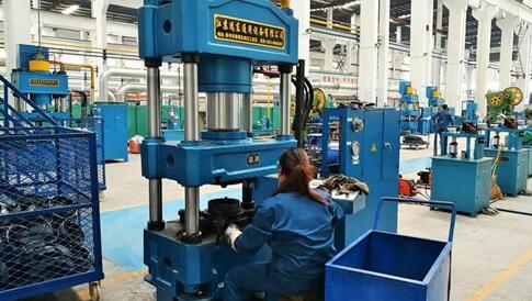 1800mm Steel Coil Outer Diameter Lpg Machine 12s / Once Blanking Cycle